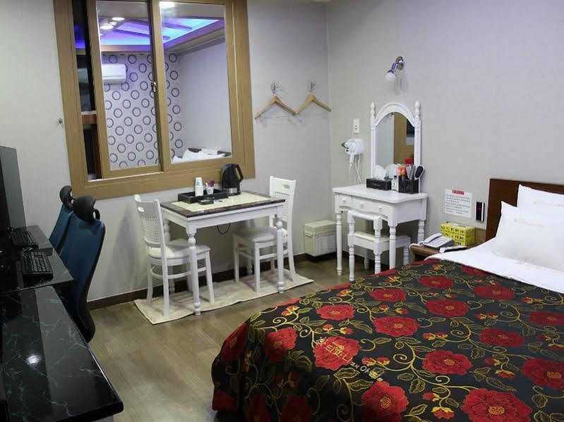 Tiffany Motel Мокпо Экстерьер фото