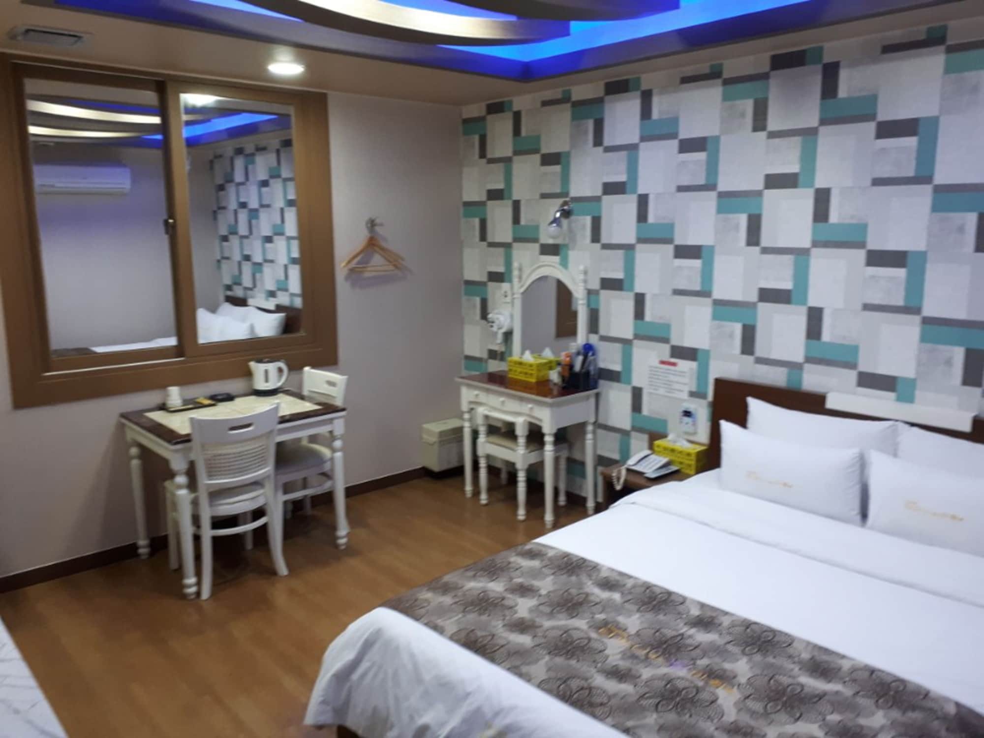 Tiffany Motel Мокпо Экстерьер фото