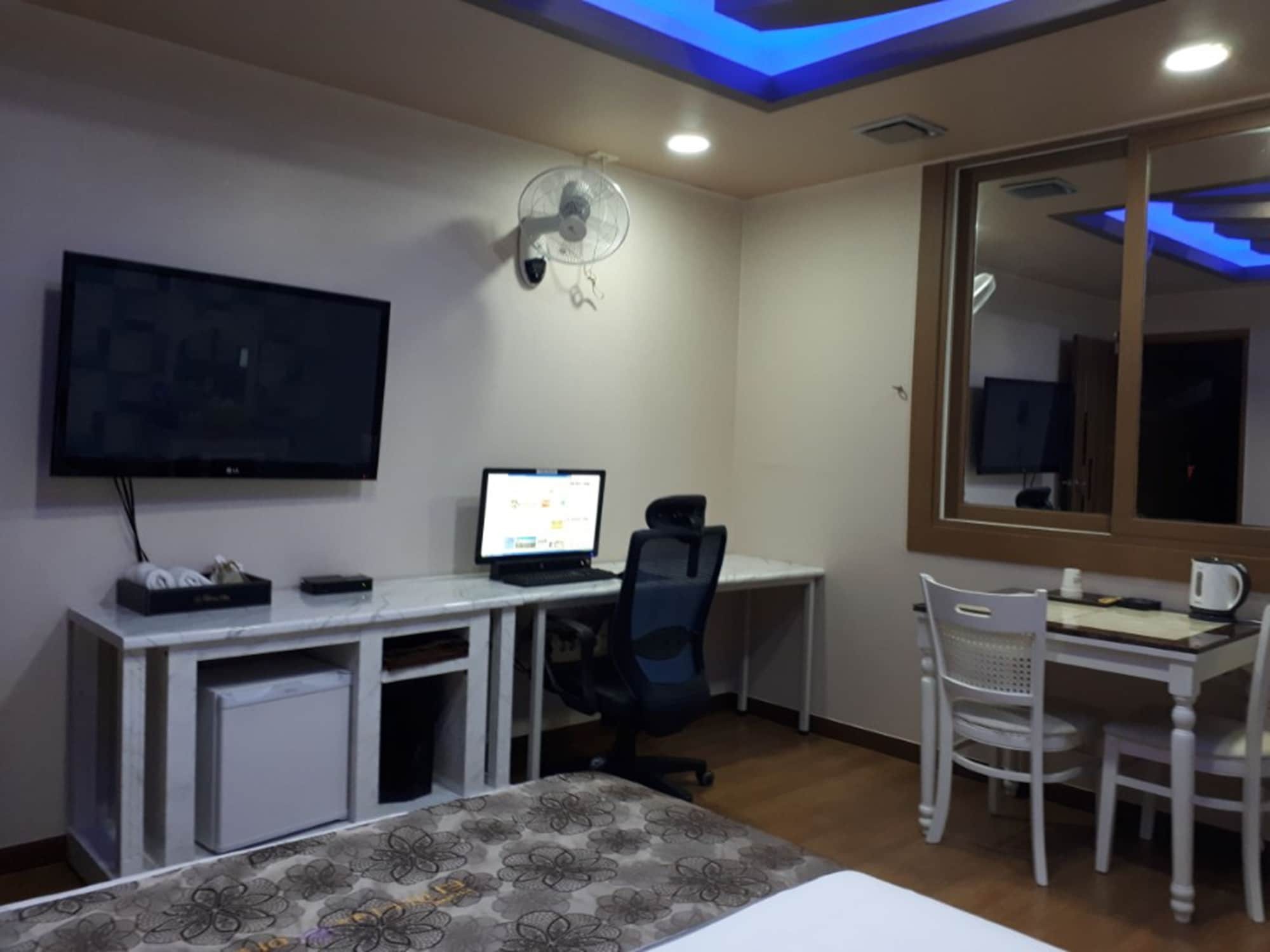 Tiffany Motel Мокпо Экстерьер фото